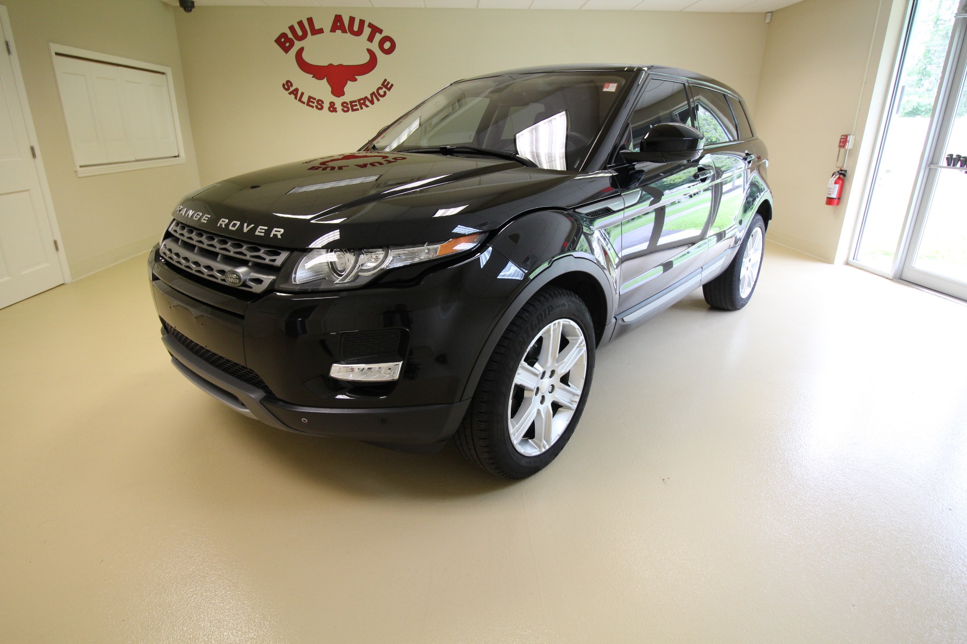 Santorini Black Metallic Range Rover Evoque