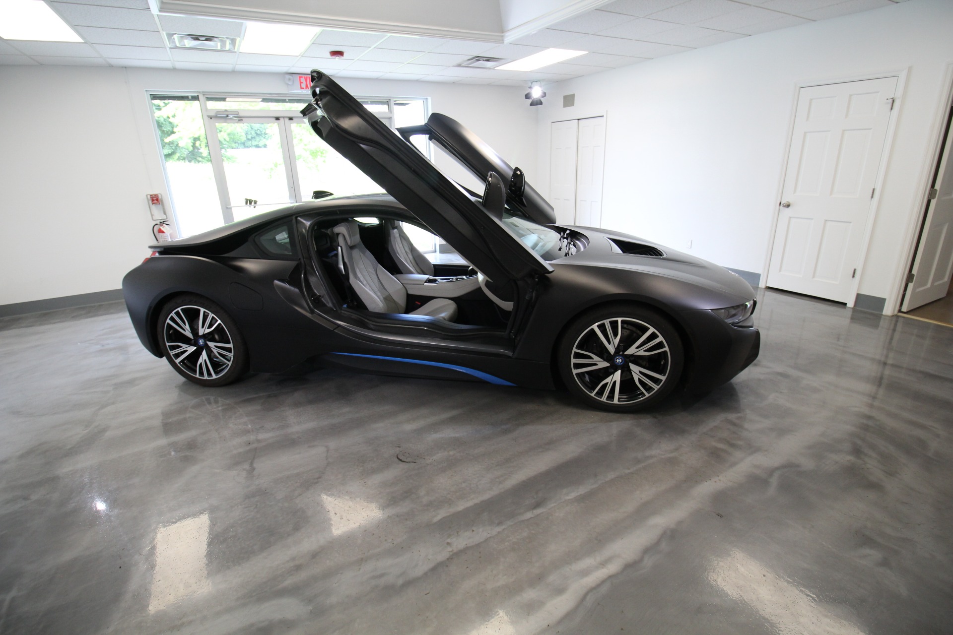 BMW i8 – Mega Luxury