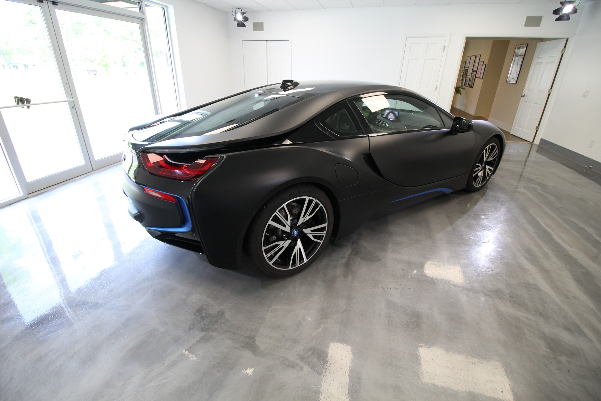 BMW i8 – Mega Luxury