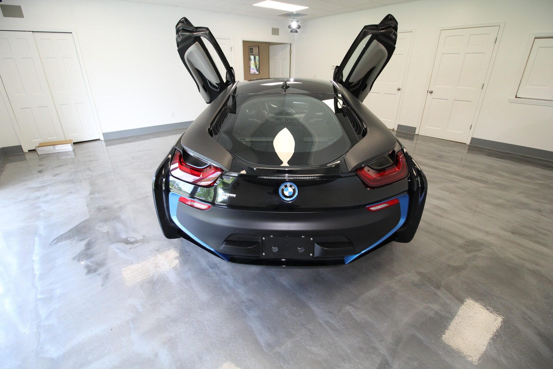 BMW i8 – Mega Luxury
