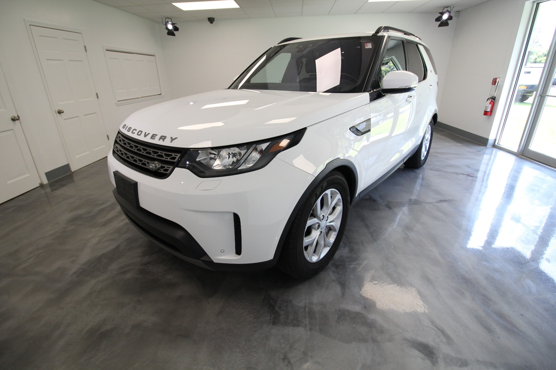 Used 2018 Land Rover Discovery SE LOADED WITH OPTIONS 3RD ROW SEAT | Albany, NY