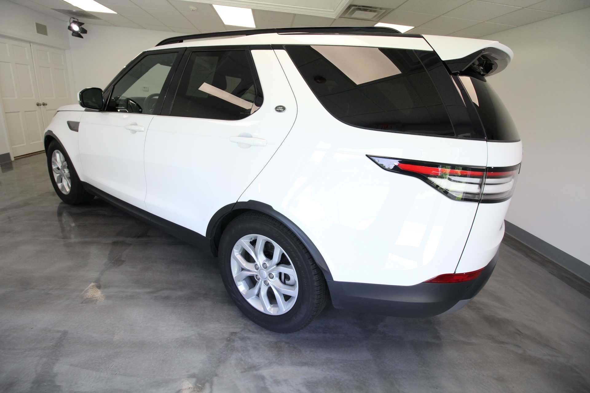 Used 2018 Land Rover Discovery SE LOADED WITH OPTIONS 3RD ROW SEAT | Albany, NY