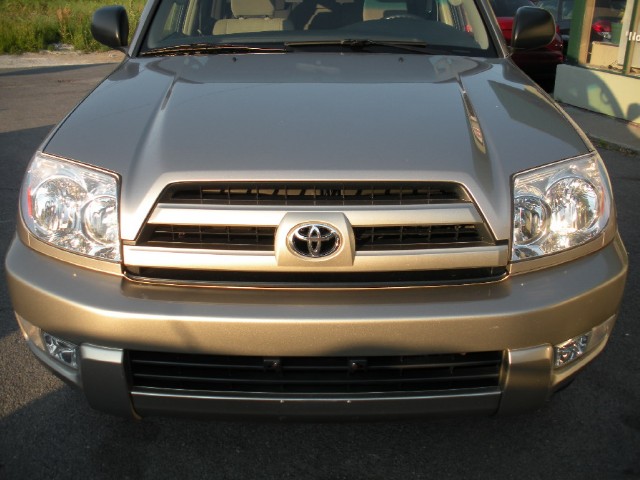 Used 2004 Dorado Gold Pearl Toyota 4Runner SR5 4WD 4x4 SUNROOF,TOW PKG | Albany, NY