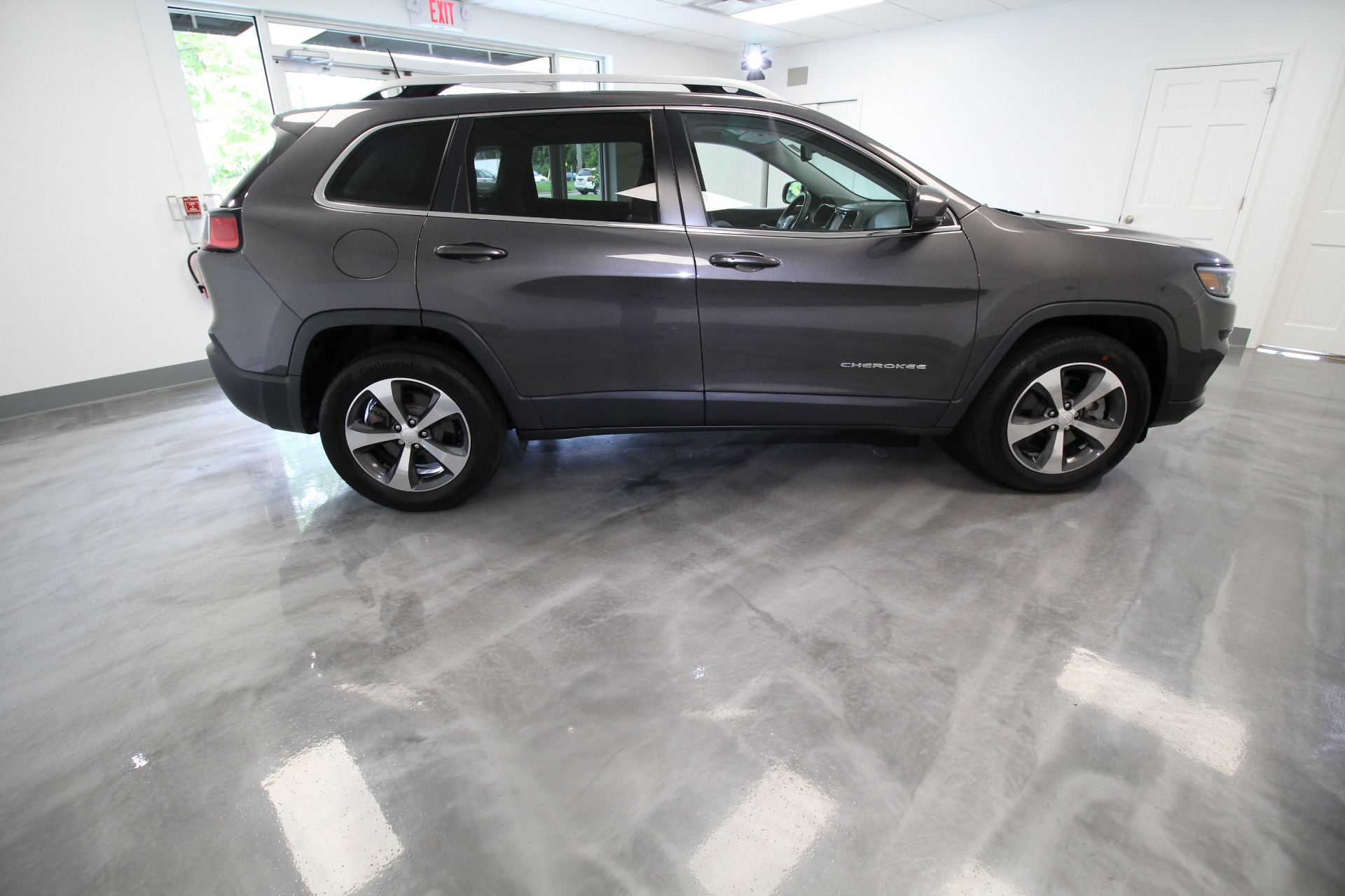 Used 2019 Granite Crystal Metallic Clear Coat Jeep Cherokee Limited 4WD VERY CLEAN AND VERY WELL EQUIPPED | Albany, NY