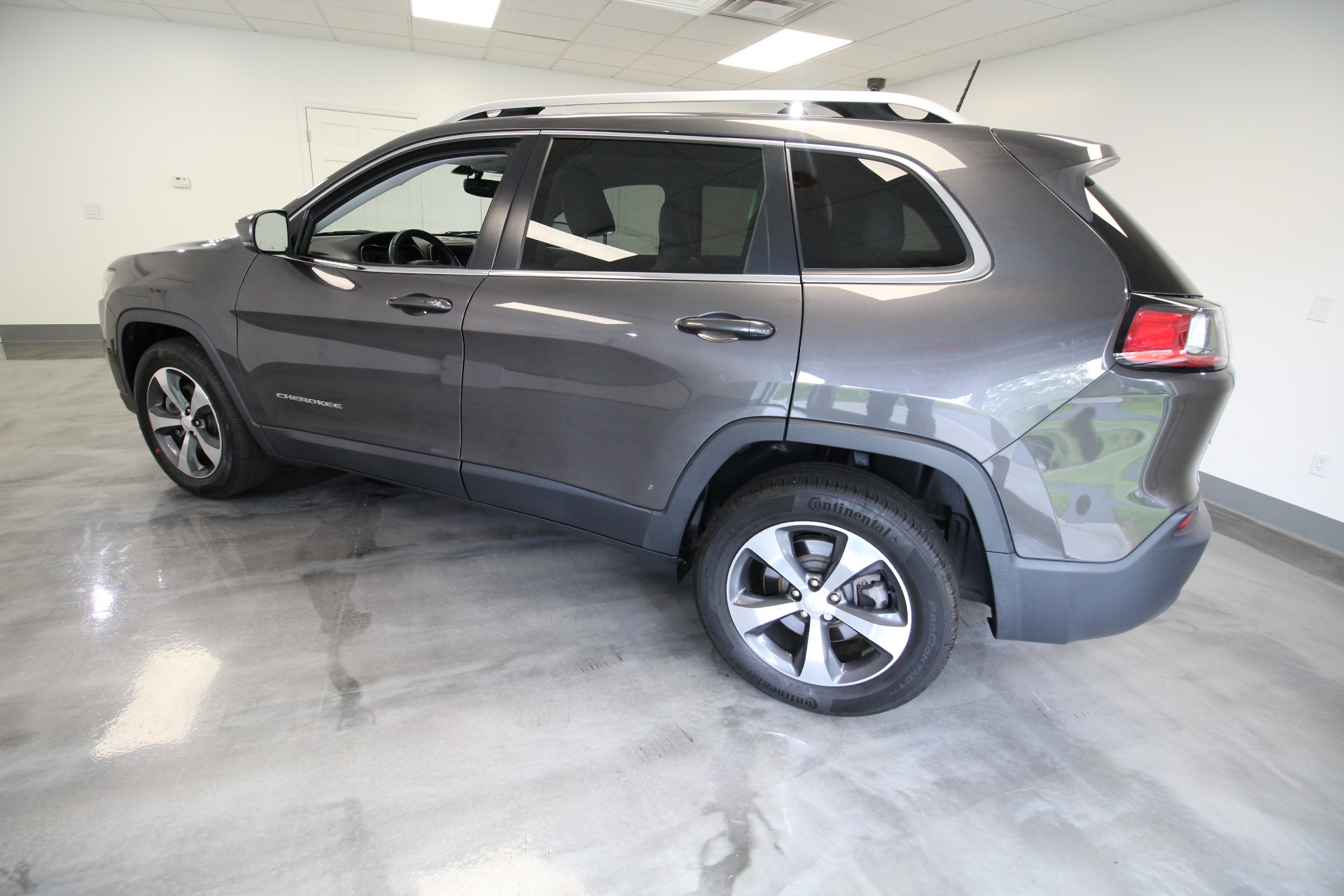 Used 2019 Granite Crystal Metallic Clear Coat Jeep Cherokee Limited 4WD VERY CLEAN AND VERY WELL EQUIPPED | Albany, NY