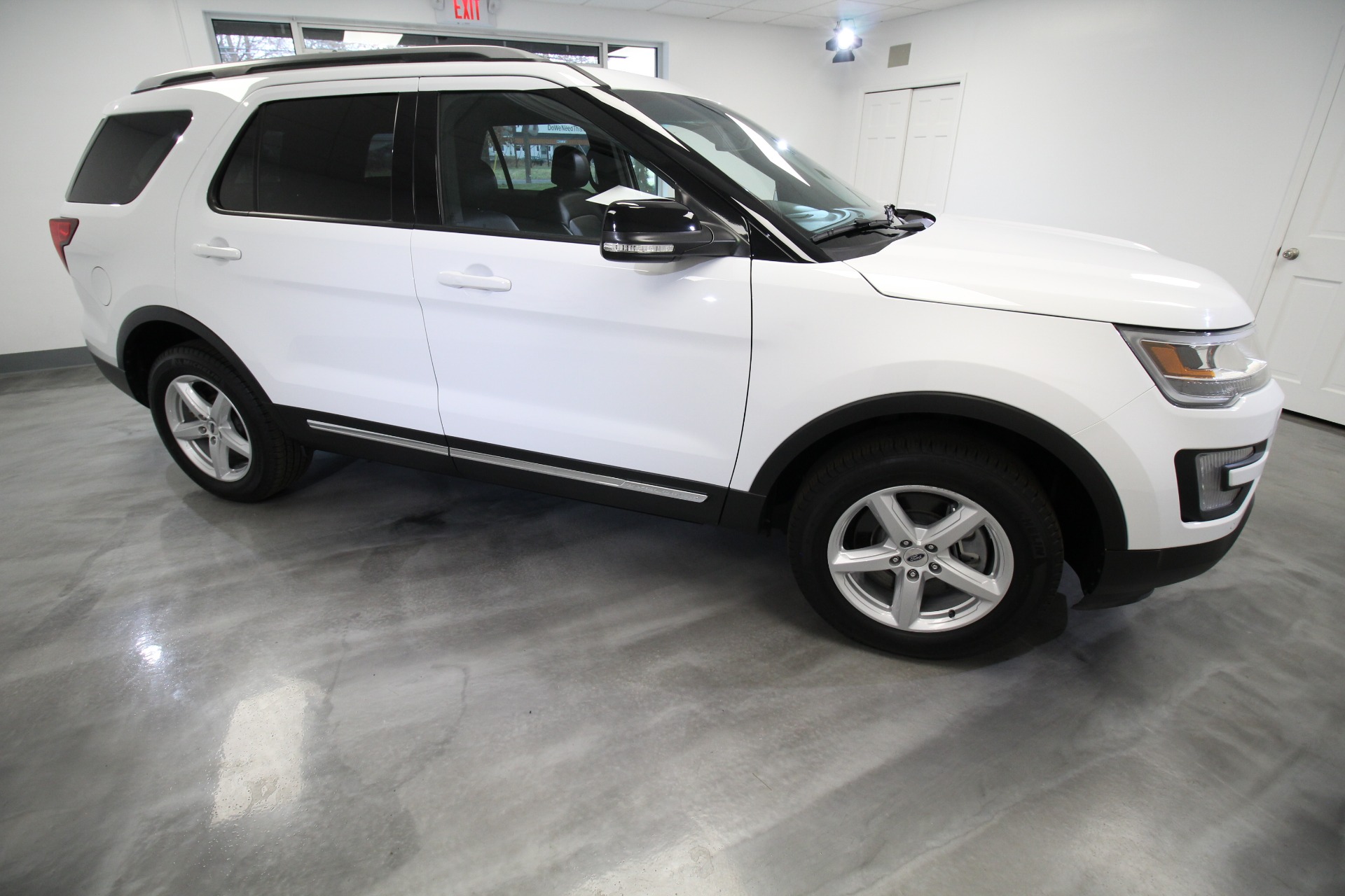 Used 2017 Ford Explorer XLT 4WD LOADED LOCAL CAR LIKE NEW LOW MILES 1 OWNER | Albany, NY