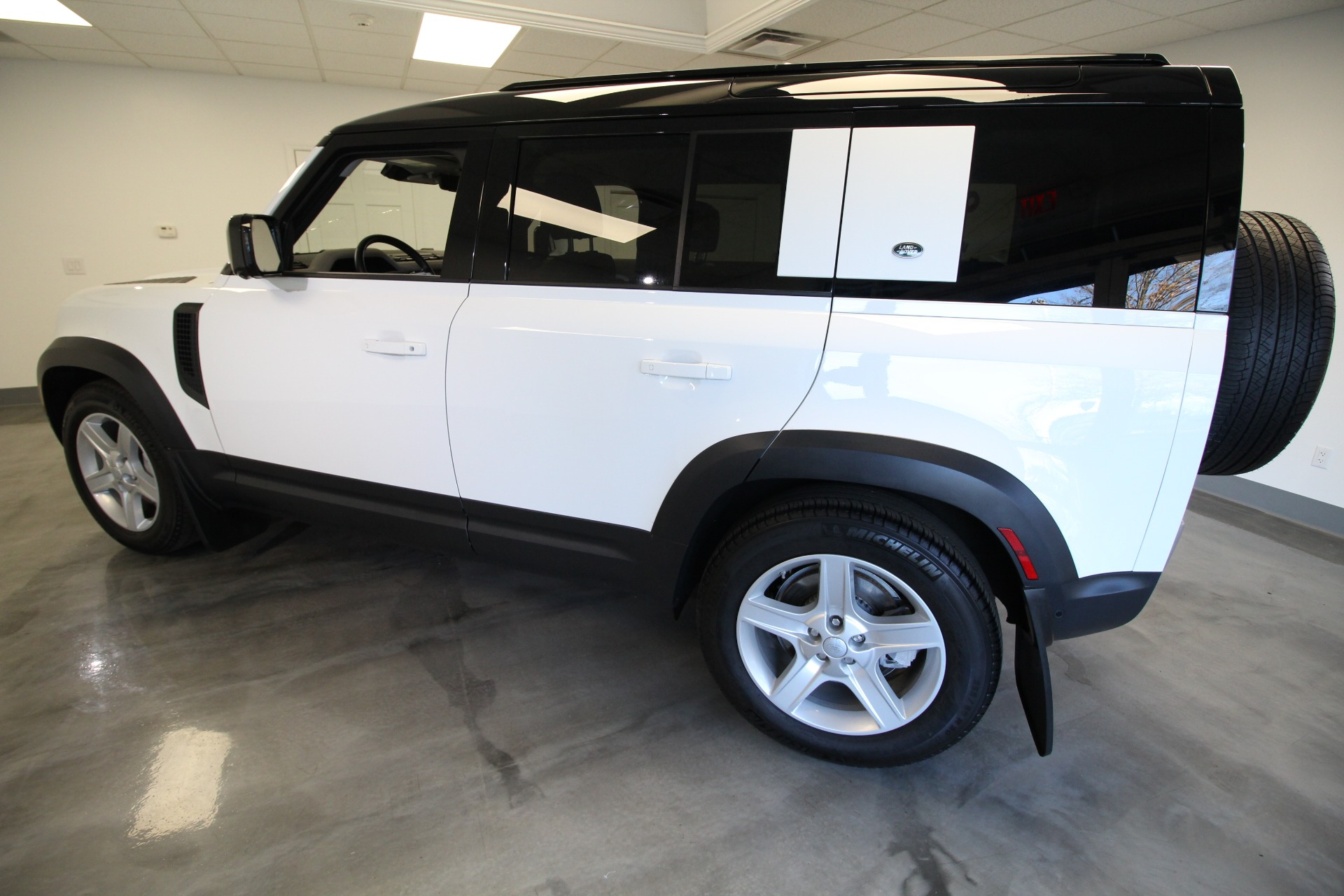 Used 2020 WHITE Land Rover Defender P400 110 SE LOADED RARE COLOR COMBO | Albany, NY