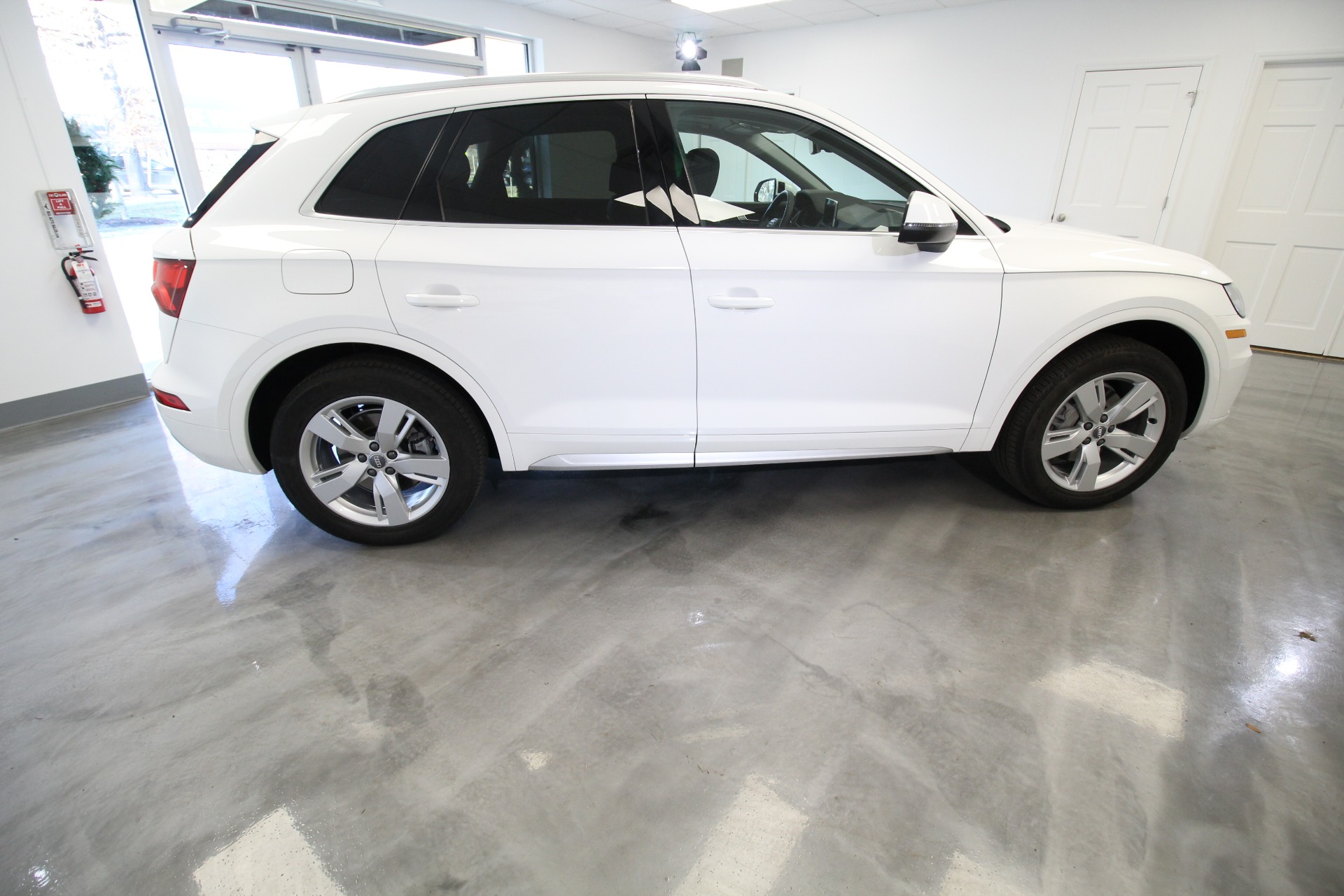 Used 2018 WHITE Audi Q5 2.0T PREMIUM PLUS QUATTRO TECH LOADED LIKE NEW 6K MILES | Albany, NY