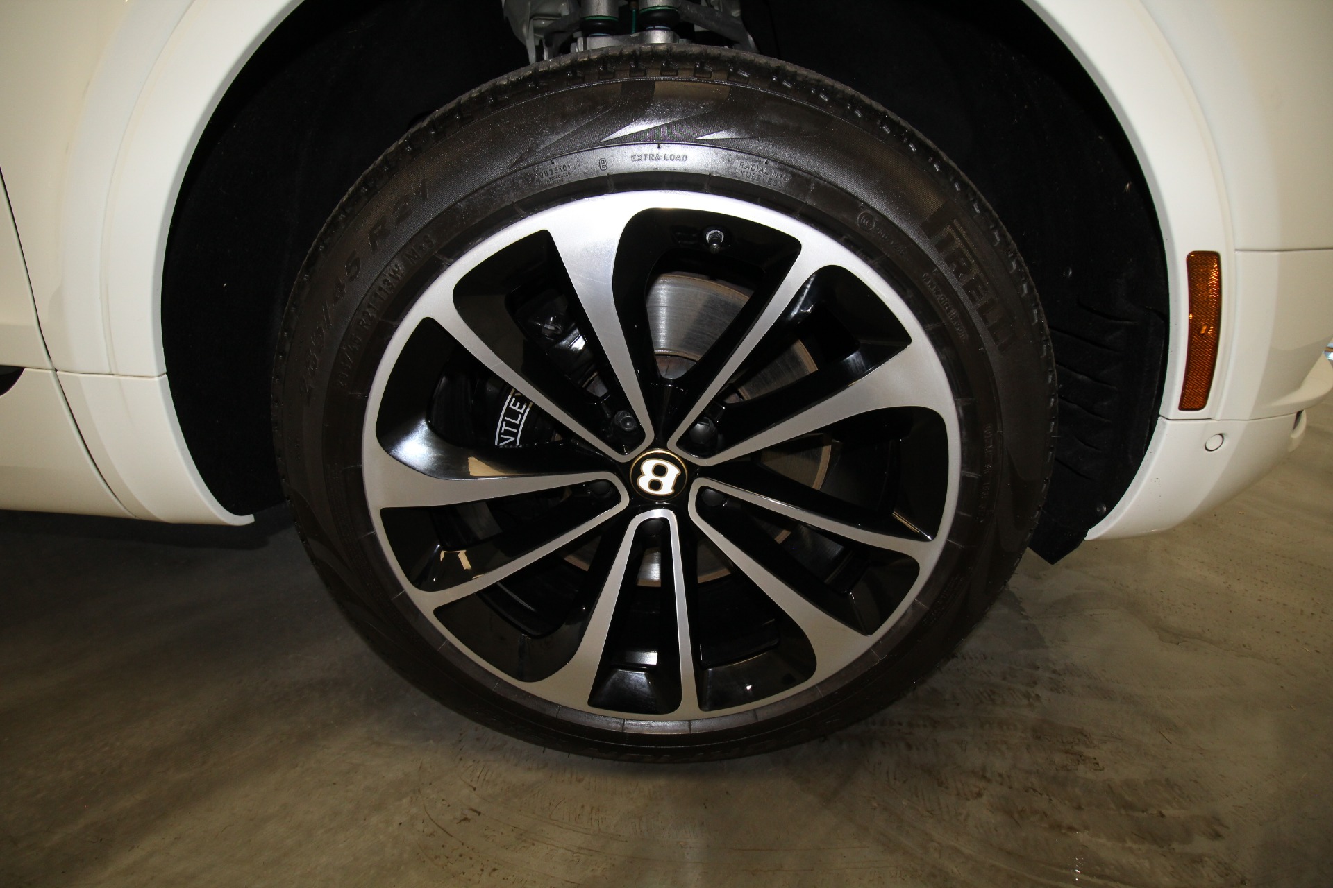 Used 2019 WHITE Bentley Bentayga V8 BLACKOUT TRIM LOADED WITH OPTIONS RARE | Albany, NY