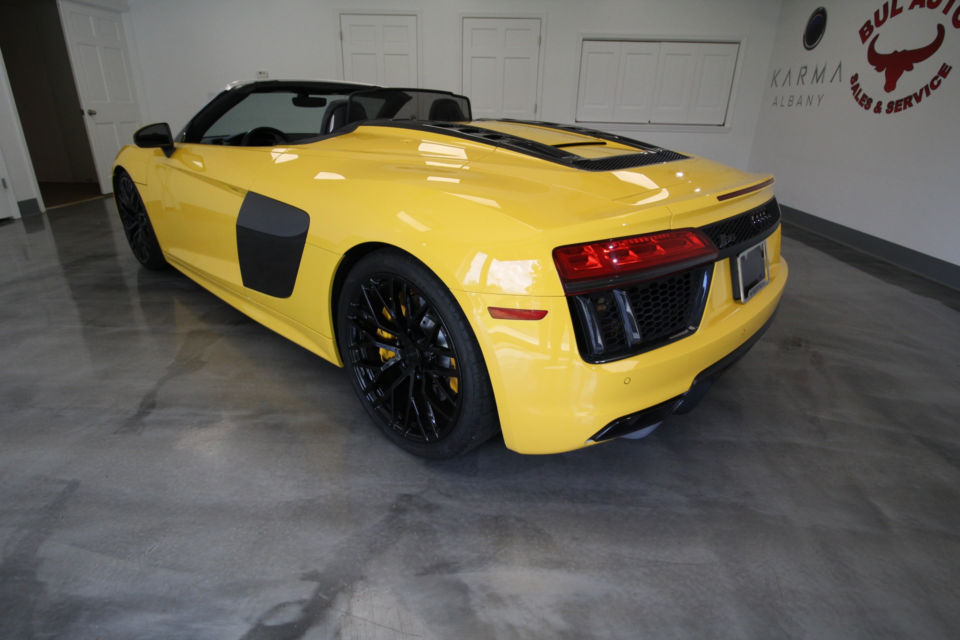 Used 2017 Yellow Audi R8 V10 quattro 7A RARE COLOR SUPERB IN AND OUT LIKE NEW | Albany, NY