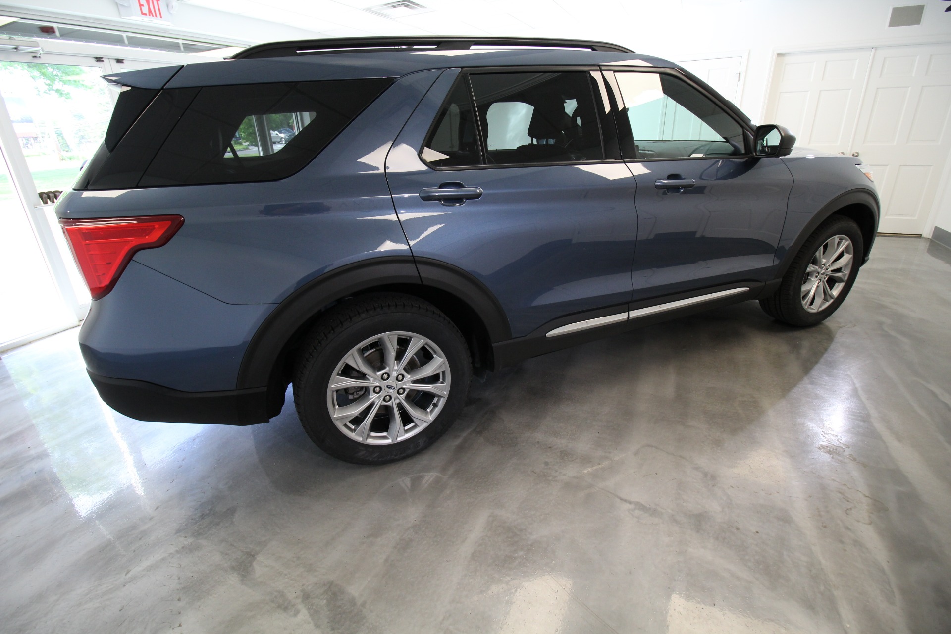 Used 2020 BLUE Ford Explorer XLT AWD LOCAL TRADE SUPERB CONDITION | Albany, NY