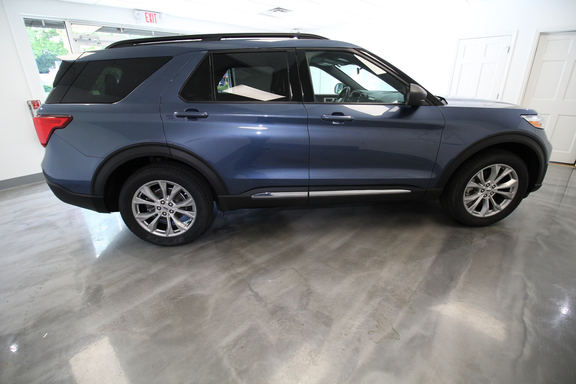 Used 2020 BLUE Ford Explorer XLT AWD LOCAL TRADE SUPERB CONDITION | Albany, NY