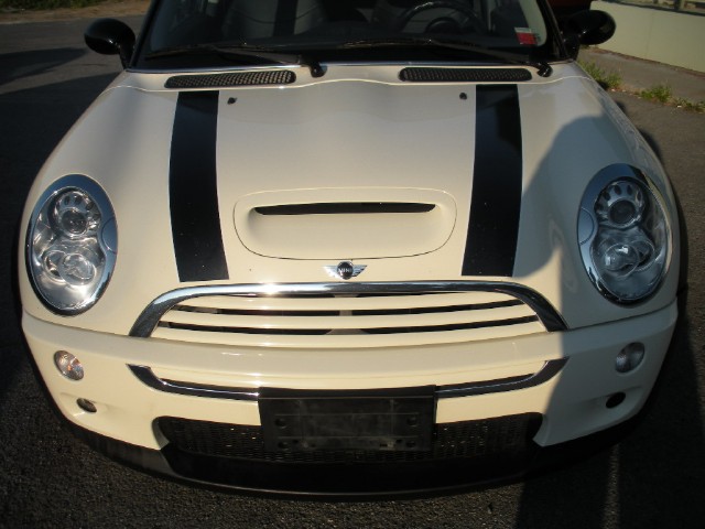 Used 2006 Pepper White MINI Cooper S S COUPE,6 SPEED MANUAL,PREMIUM+COLD WEATHER+SPORT PACKAGES | Albany, NY