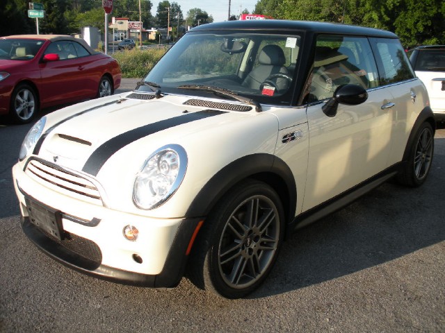 Used 2006 Pepper White MINI Cooper S S COUPE,6 SPEED MANUAL,PREMIUM+COLD WEATHER+SPORT PACKAGES | Albany, NY