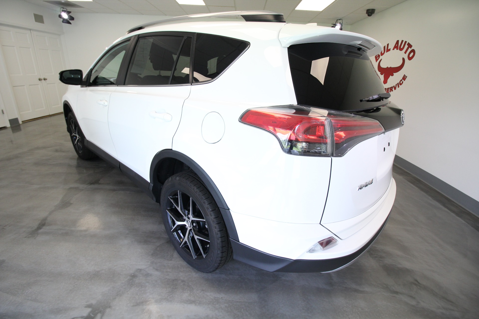 Used 2017 Super White Toyota RAV4 SE 4WD Clean - Low Miles - 2 Owner | Albany, NY