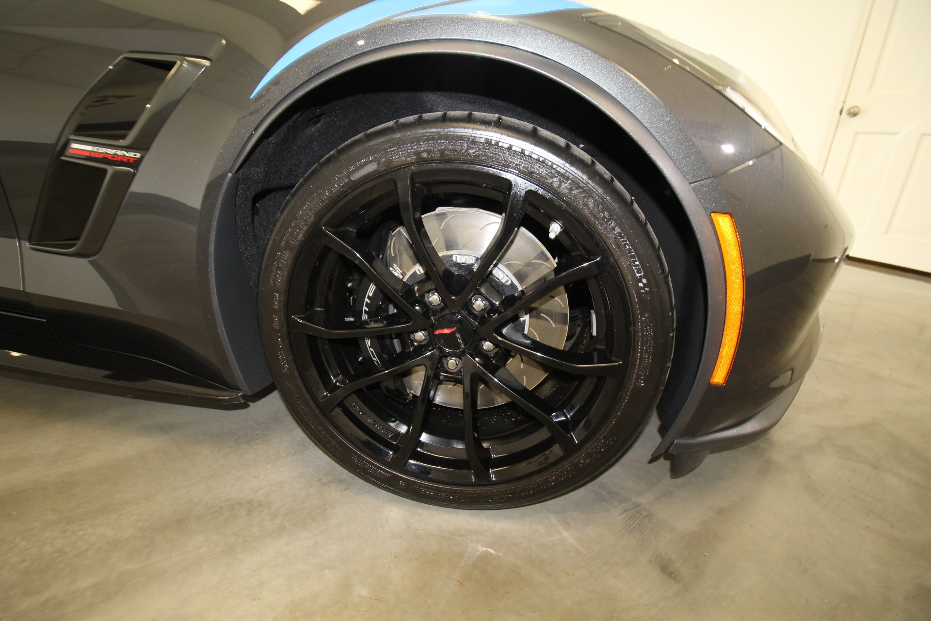 GM C7 Grand Sport Gloss Black Corvette Wheel & Michelin Tire