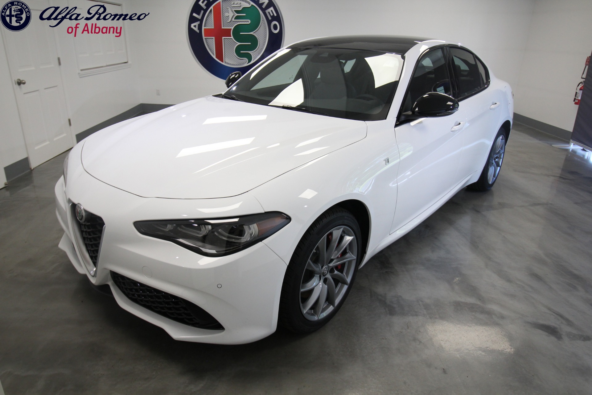 New 2024 Alfa Romeo GIULIA | St. Petersburg, FL