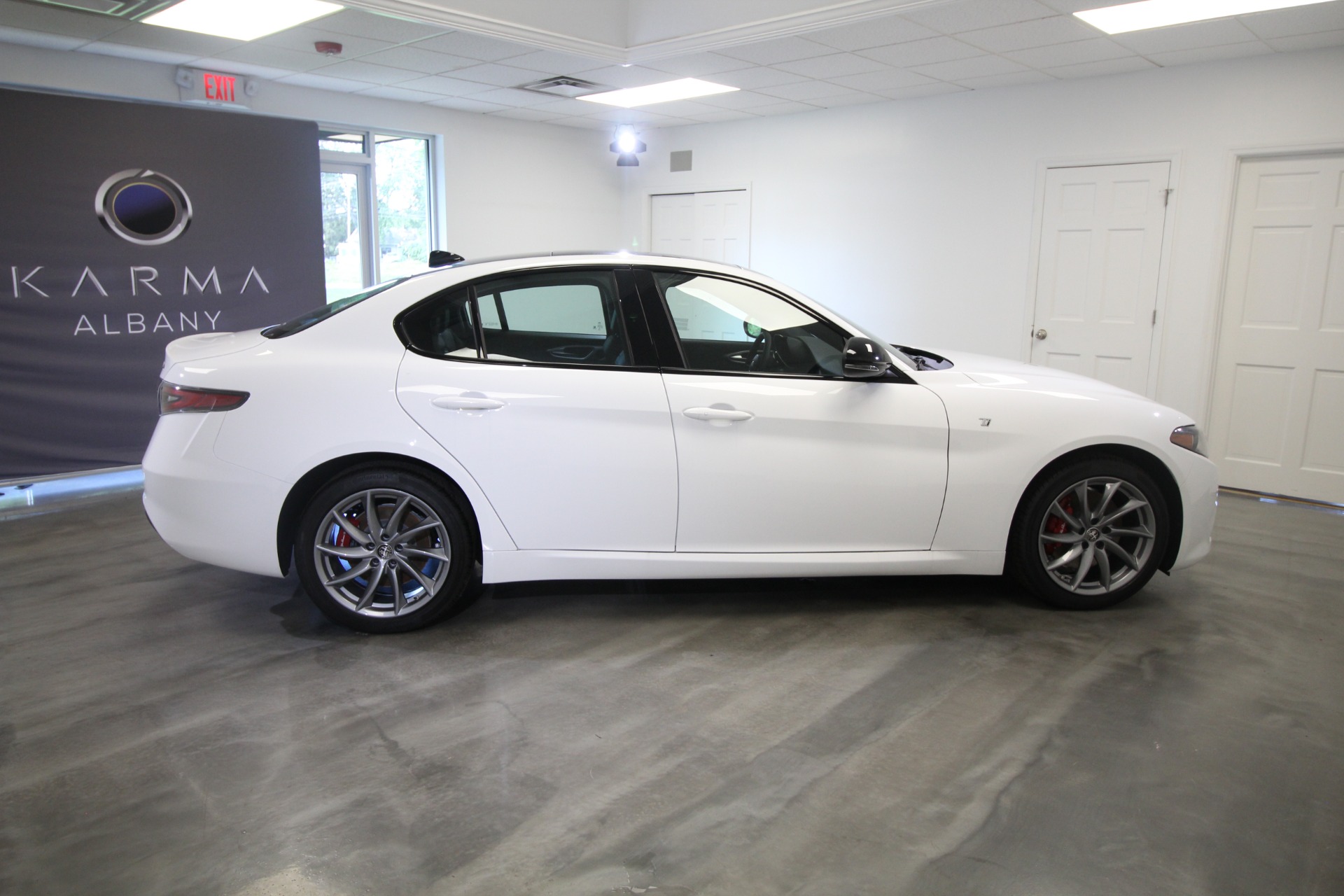 New 2024 Alfa Romeo GIULIA | St. Petersburg, FL