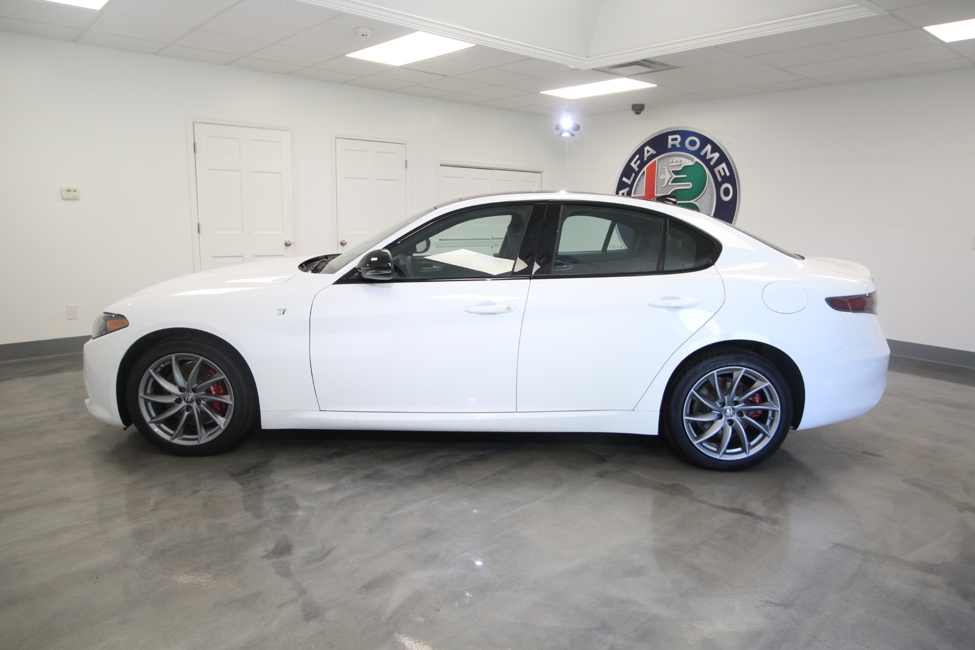 New 2024 Alfa Romeo GIULIA | St. Petersburg, FL