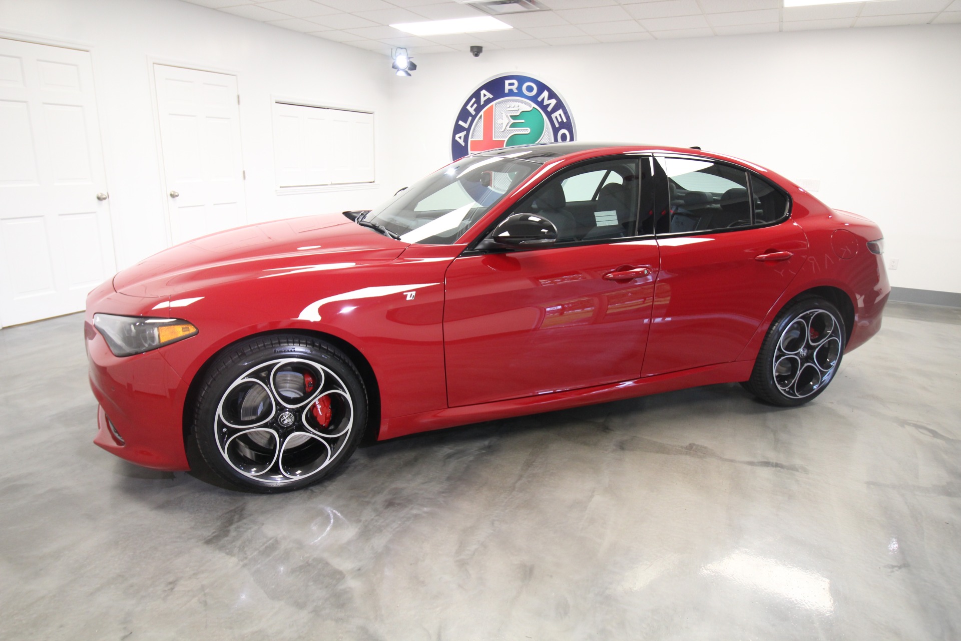 New 2024 Alfa Romeo GIULIA TI | St. Petersburg, FL