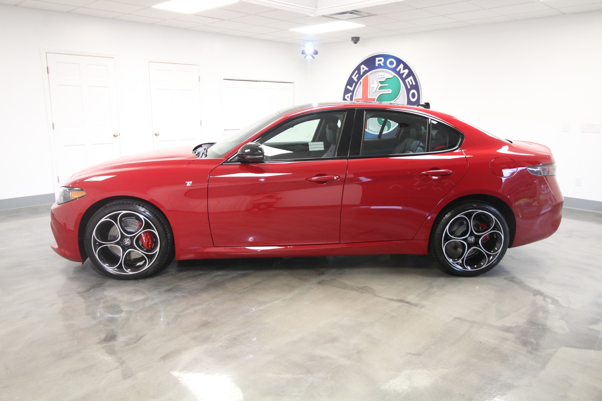 New 2024 Alfa Romeo GIULIA TI | St. Petersburg, FL