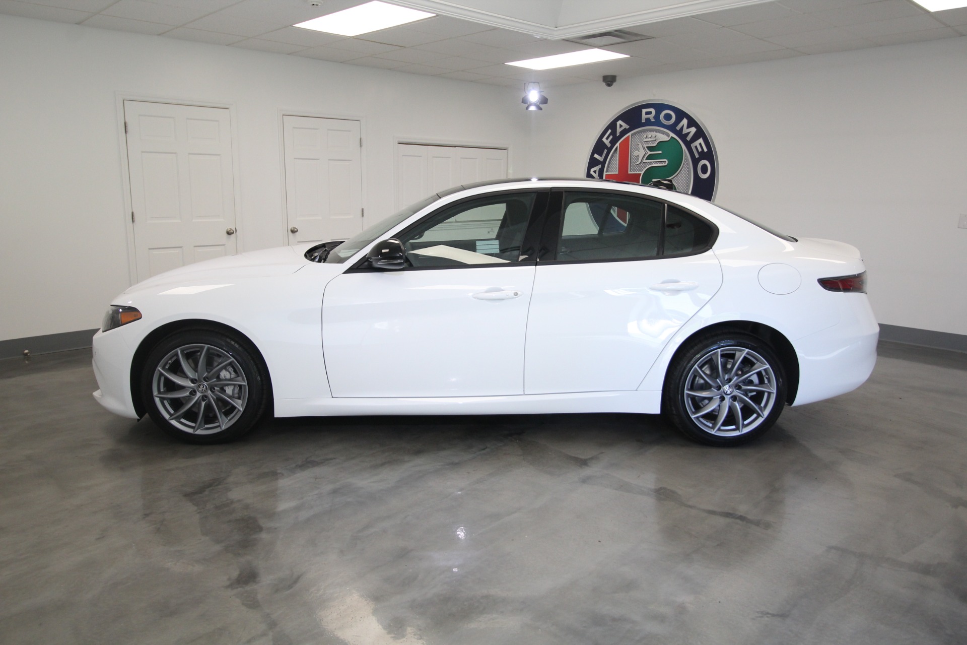 New 2024 Alfa Romeo GIULIA Sprint | St. Petersburg, FL