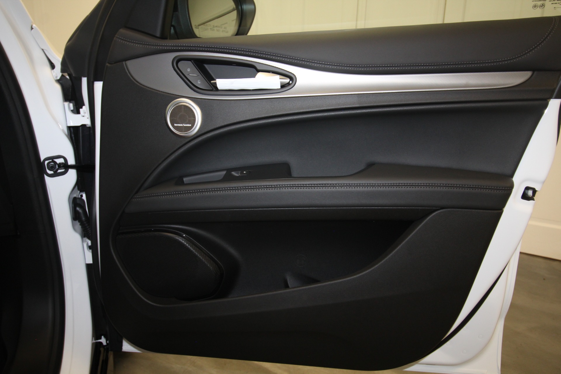 New 2024 Alfa Romeo STELVIO | St. Petersburg, FL