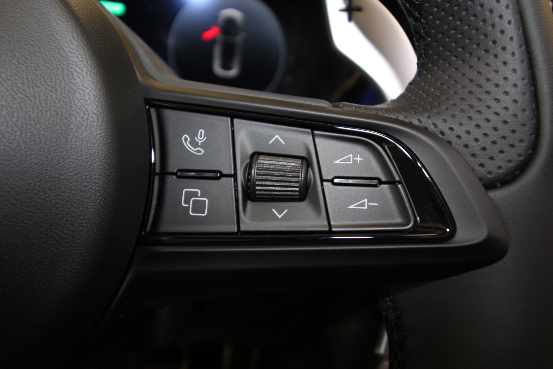 New 2024 Alfa Romeo TONALE Ti | St. Petersburg, FL