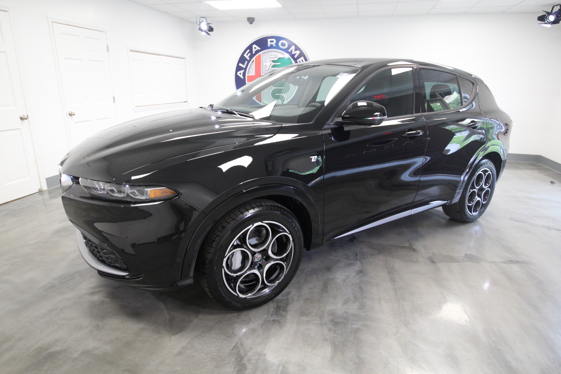 New 2024 Alfa Romeo TONALE Ti | St. Petersburg, FL