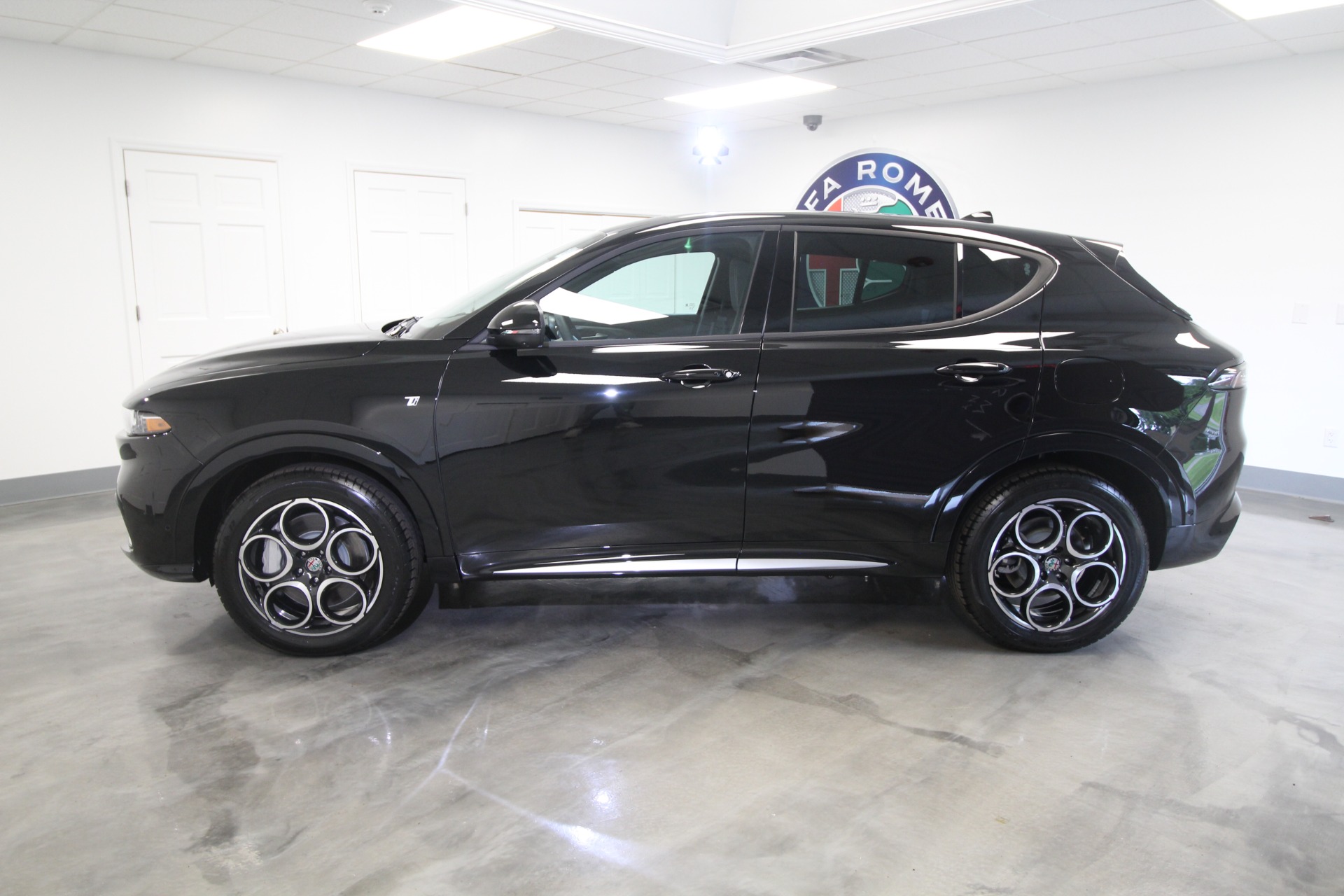 New 2024 Alfa Romeo TONALE Ti | St. Petersburg, FL