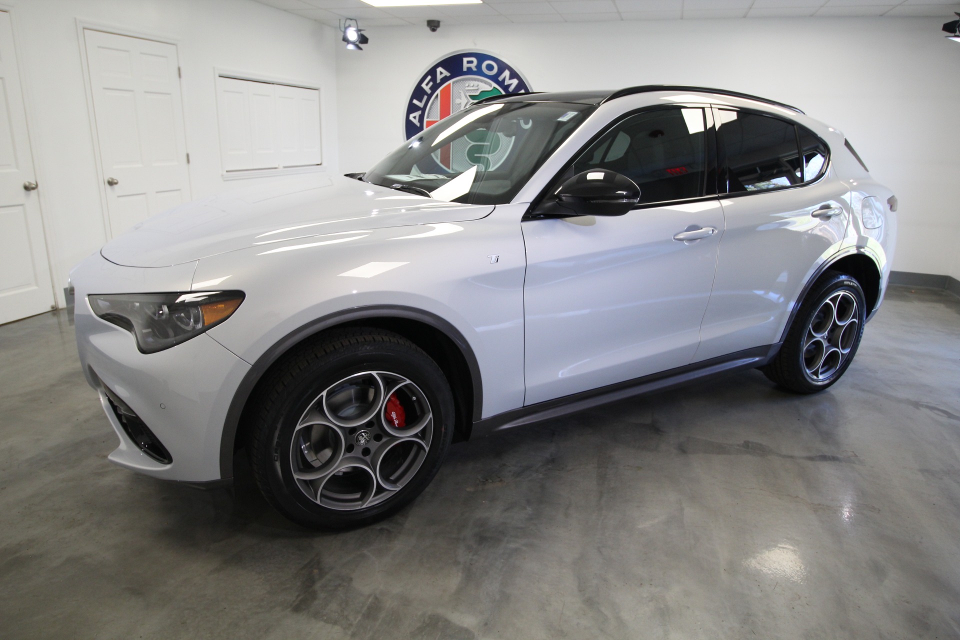 New 2024 Alfa Romeo STELVIO | St. Petersburg, FL