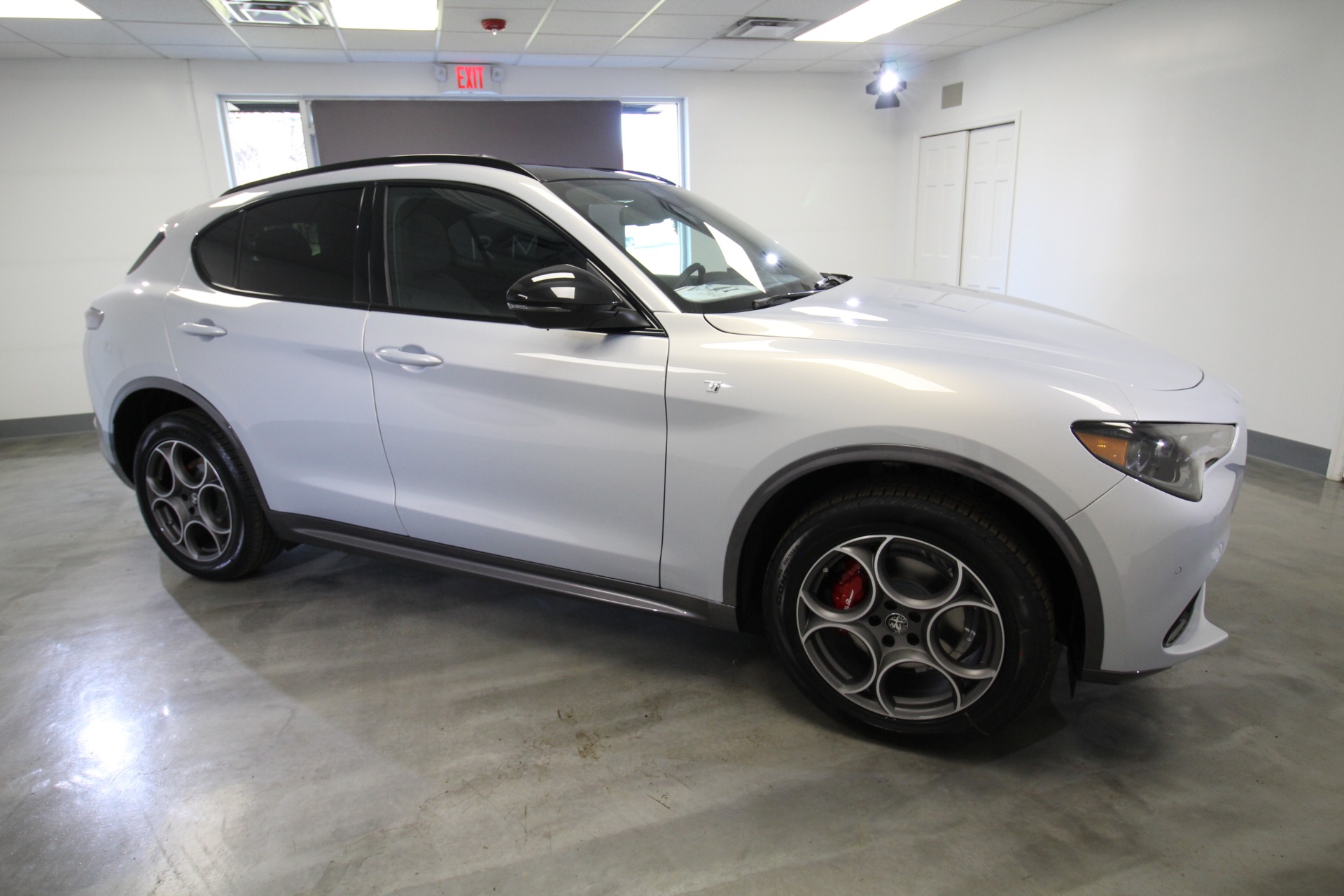 New 2024 Alfa Romeo STELVIO | St. Petersburg, FL