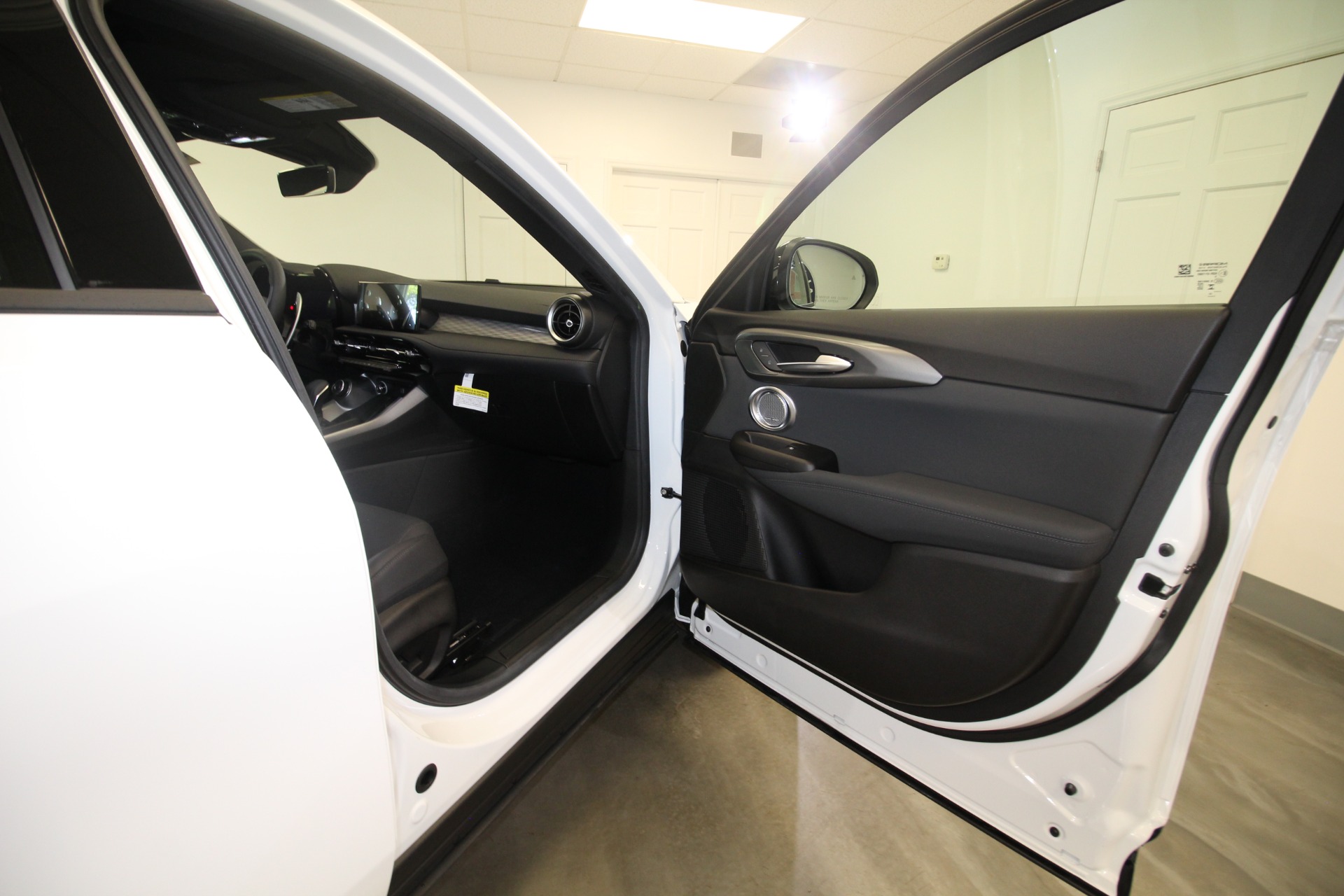 New 2024 Alfa Romeo TONALE Ti | St. Petersburg, FL