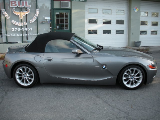 Used 2003 Sterling Gray Metallic BMW Z4 2.5i RARE 5 SPEED MANUAL,PREMIUM+SPORT PKGS,HEATED SEATS,SUPERB CONDITION | Albany, NY