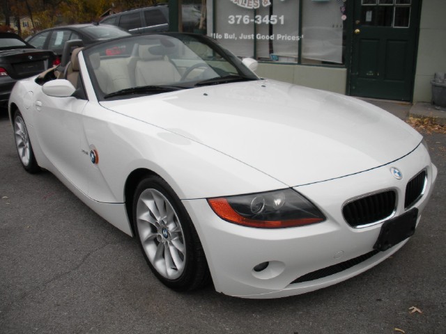Used 2004 Alpine White BMW Z4 2.5i 5 SPEED MANUAL,SPORT+PREMIUM PACKAGES | Albany, NY