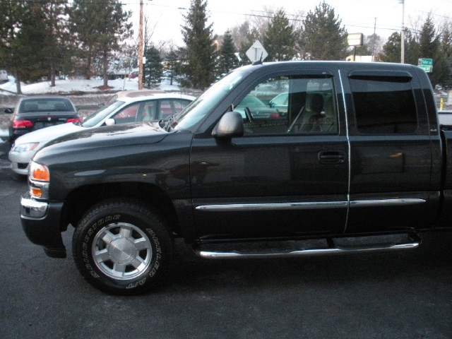 Used 2005 Carbon Metallic GMC Sierra 1500 SLE EXTENDED CAB 4x4 4WD | Albany, NY