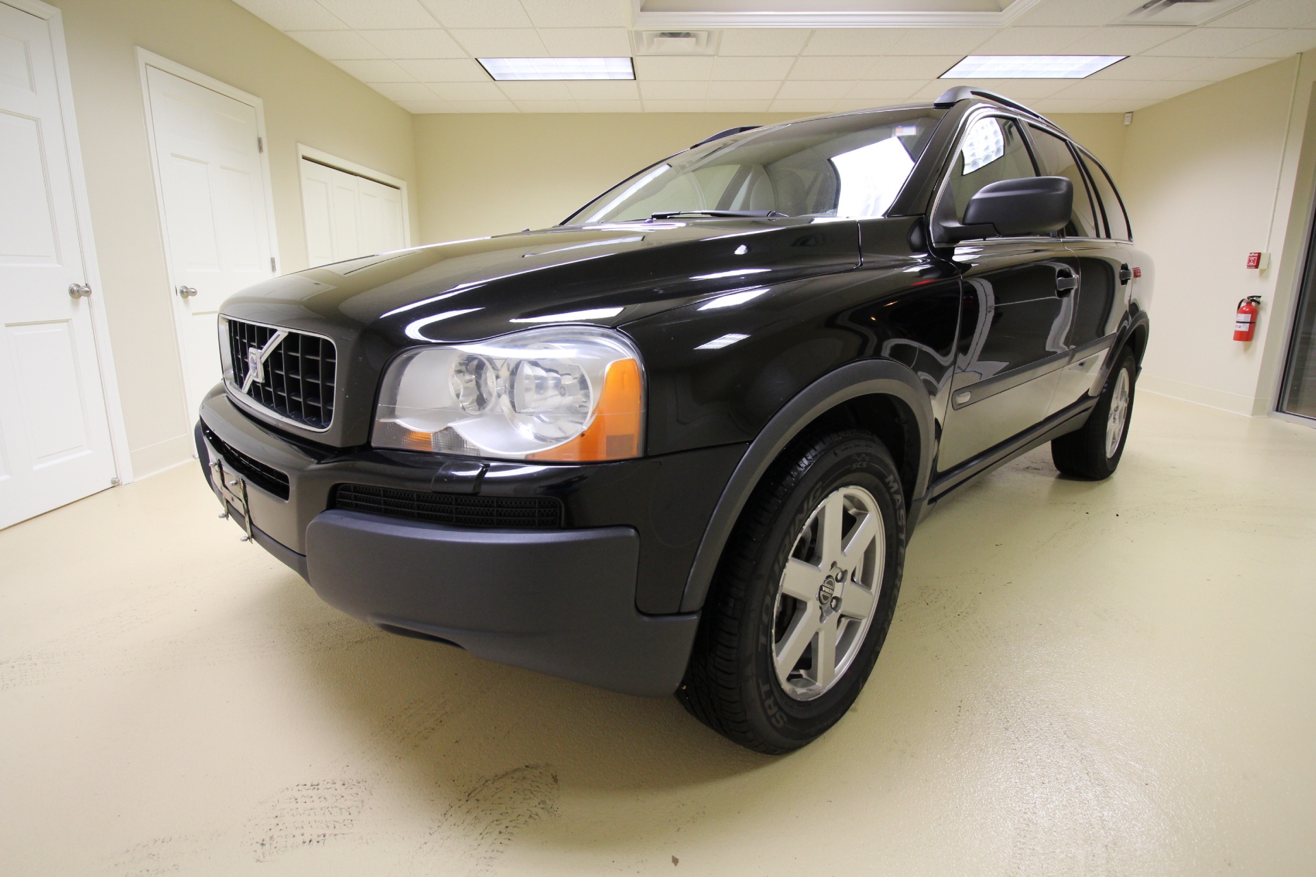 2006 Volvo XC90 2.5T AWD LEATHER,SUNROOF,HEATED SEATS,REAR