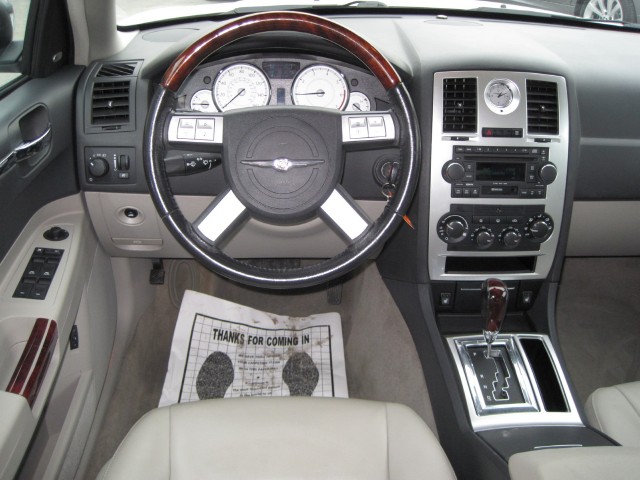 Used 2006 Cool Vanilla Clearcoat Chrysler 300 C HEMI V8,LOADED,LEATHER,SUNROOF,BOSTON AQOUSTICS,SUPER LOW MILES | Albany, NY